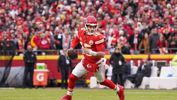 Kansas City Chiefs quarterback Patrick Mahomes runs the ball against the Cincinnati Bengals.